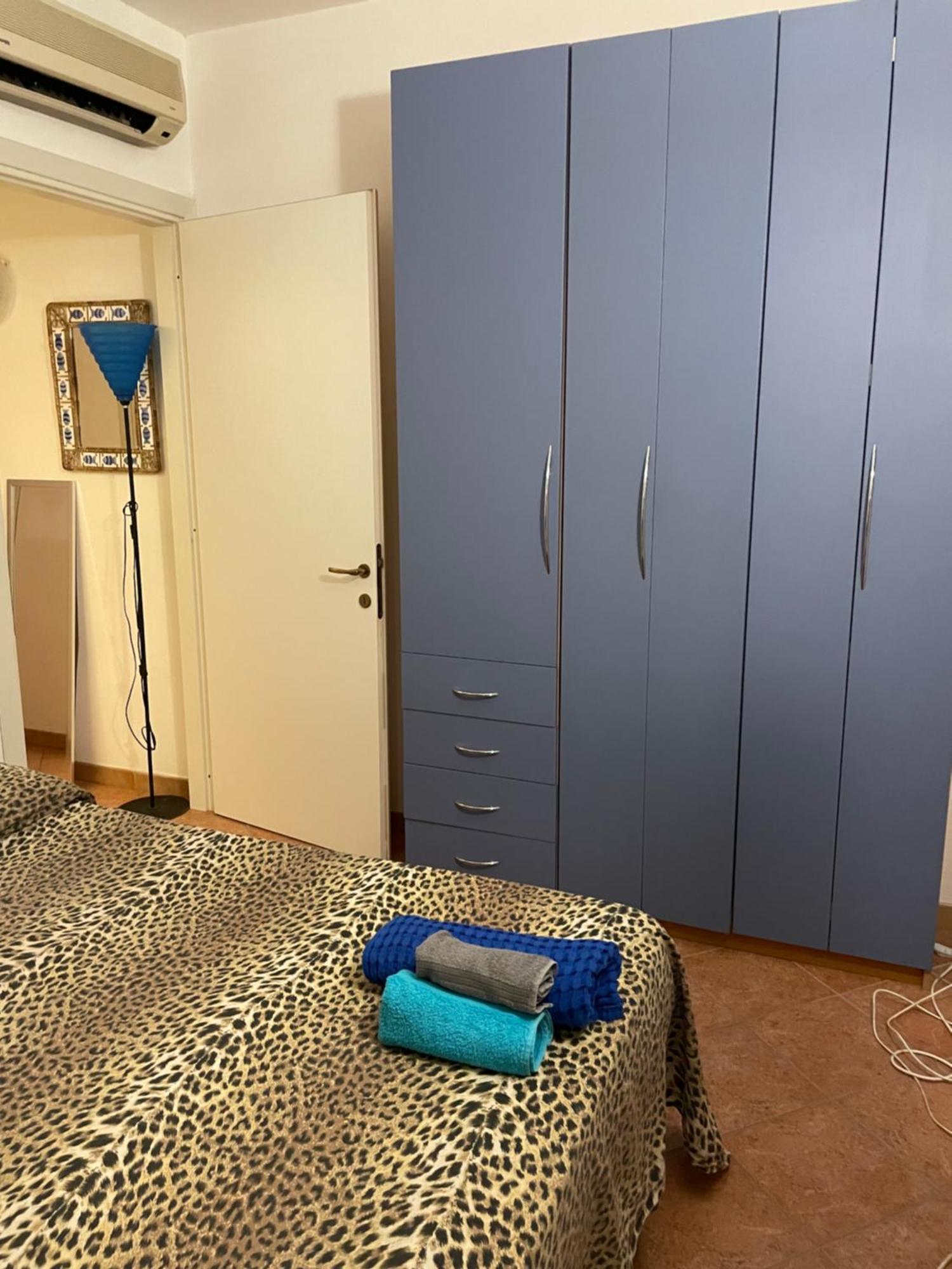 Airport by feet vicino a piedi-Port-Commercial Center-50mq-Balcony sea view-per metà rimborsabile&possibile upgrade gratis Olbia Exterior foto